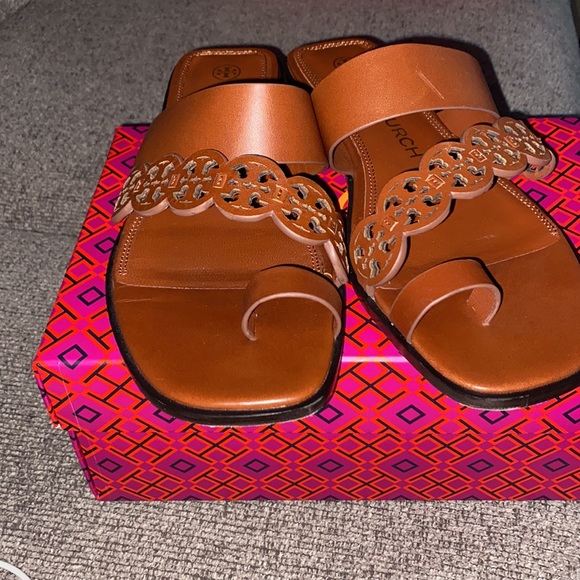 Barely worn Torn Burch toe ring sandal - Picture 2 of 4